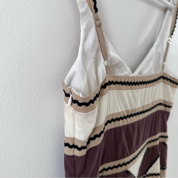 [SOLD] BCBG Maxazria Brown Tan Flare Summer Dress with sequin detail Size 6 - Picture 6 of 14